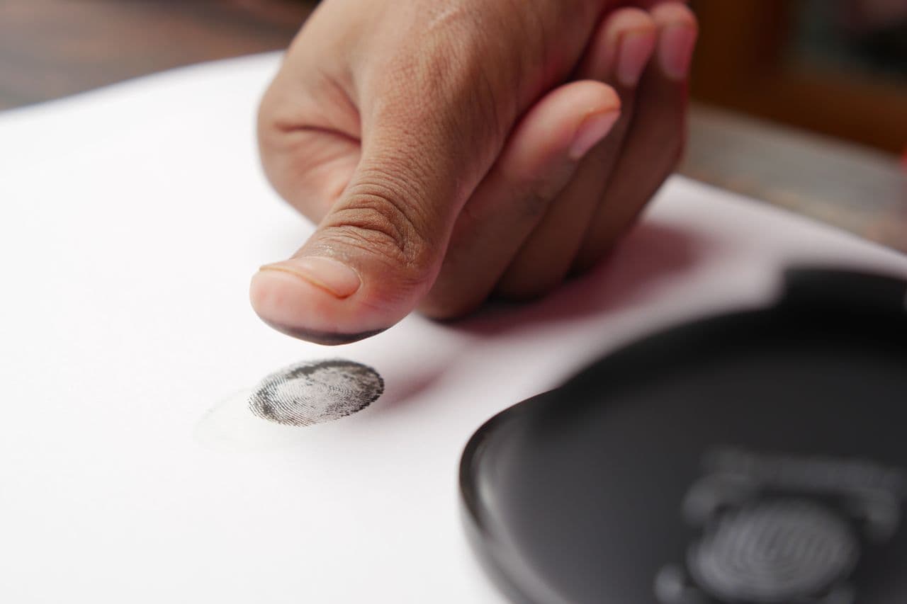 Biometriniai duomenys Kinijos vizai 2026 metais: ar reikia pirštų atspaudų?